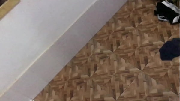 سكس حامل لاتيني شرموطة ينيكها بقوة كس مبلول