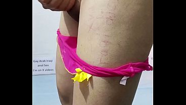 رجل مربوط في بدلة يتعرض لنيك زبه بقوة سكس حار